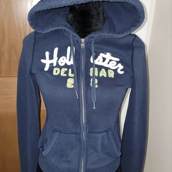 HOLLISTER - Picture 2 of 12